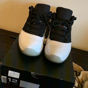Air Jordan 11 low retro “tuxedo”